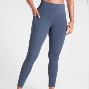 Athleta Salutation Stash Pocket II 7/8 Tight